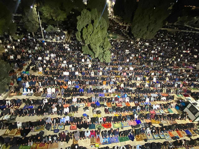 130 ألف مصلٍّ أدوا صلاتي العشاء والتراويح في المسجد الأقصى المبارك